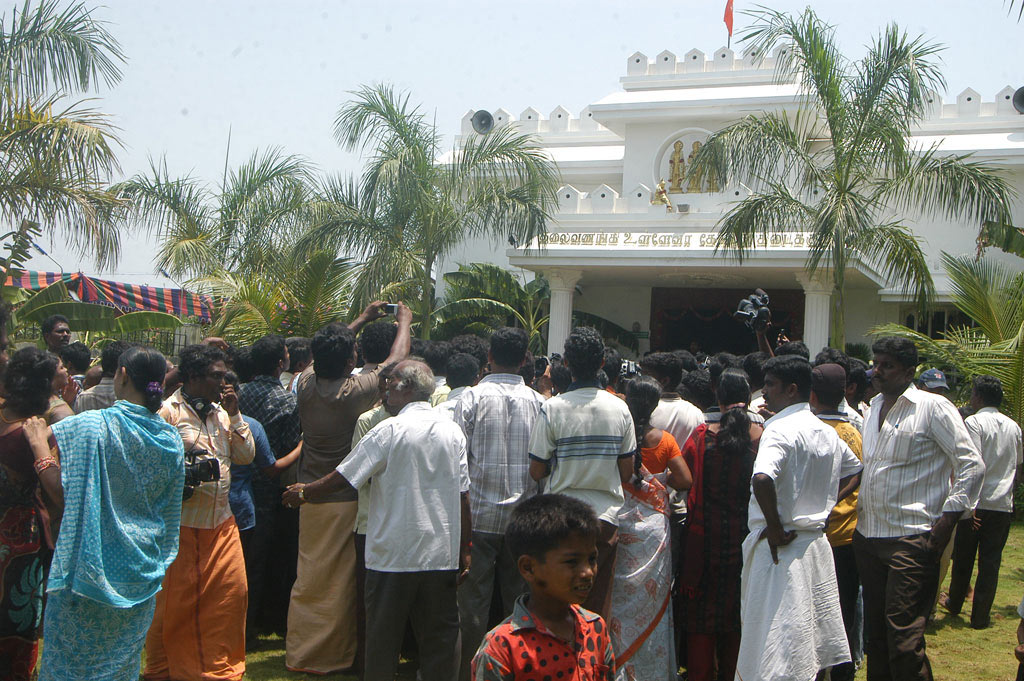 Mass prayer for Rajini recovery at Ragavendra Temple | Picture 39885